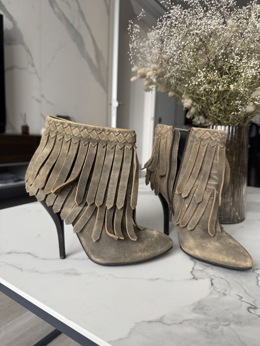 Козаки, ботинки, сапожки з бахромою bottega veneta