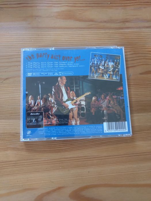 Status Quo - The Party Aint Over Yet cds