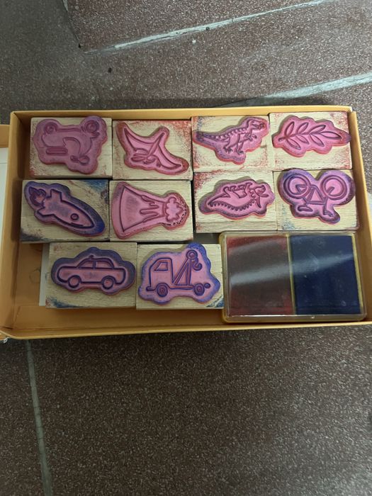 Vendo caixa de carimbos