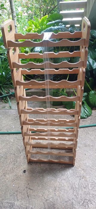 Vendo garrafeira de madeira em módulos