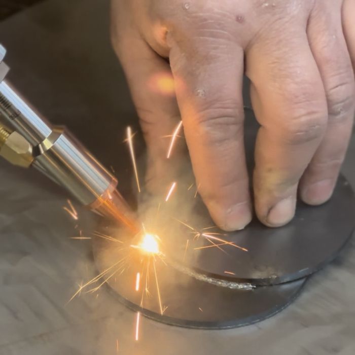 Лазерна чистка металу та зварювання (НЕ ПІСКОСТРУЙ)