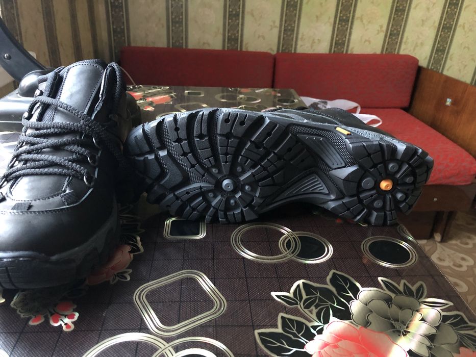 Продам зимние ботинки