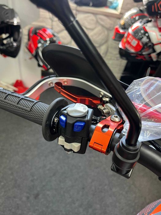 Мотоцикл STN V8 Motard В НАЯВНОСТІ !!!