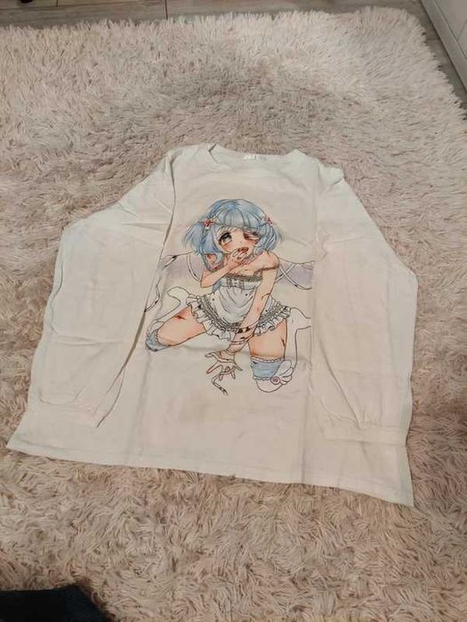 anime  biala bluza