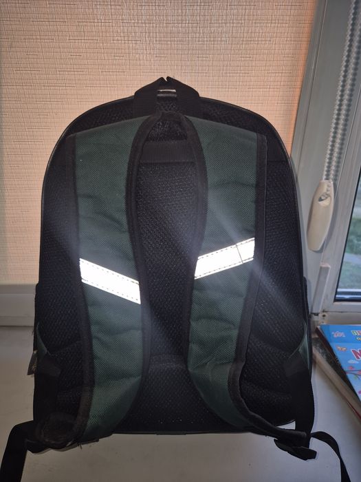 Шкільний рюкзак     .