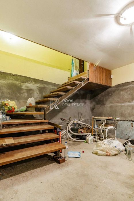 Продаж Будинок Київ Деснянський район вул. Тодося Осмачки 305 м² 5 кімнат Басейн Генератор Камін Тераса Гараж Автономність