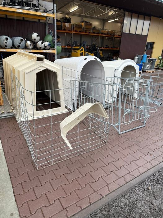 Budki dla cielat / iglo Dla Cielakow , wygrodzenia