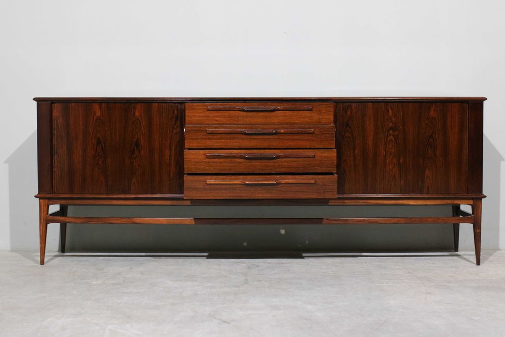 Aparador escandinavo da década de 1960 em pau santo