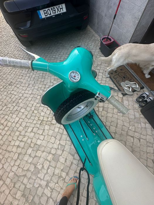 Vespa restaurada impecavel 50s