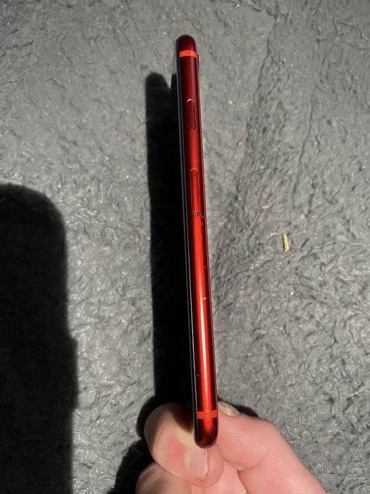 Продам айфон 8 червоний