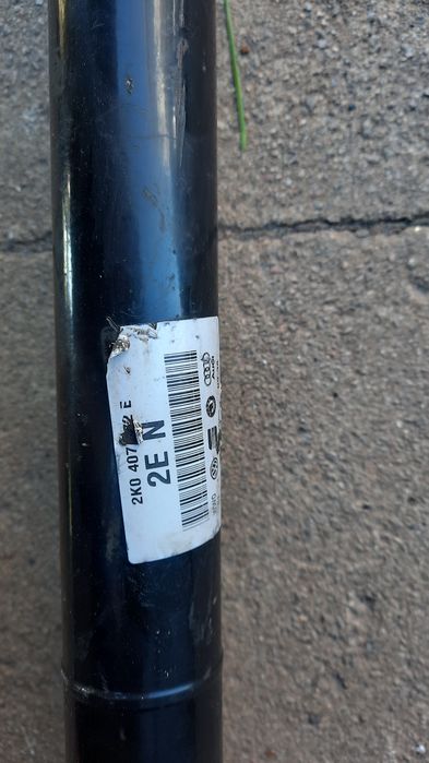 Напівісь права 2K0407272E