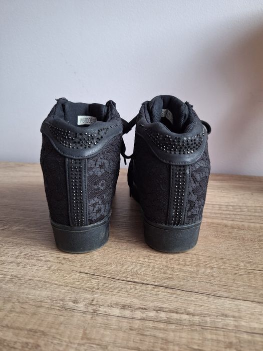 Buty na ukrytym koturnie 38