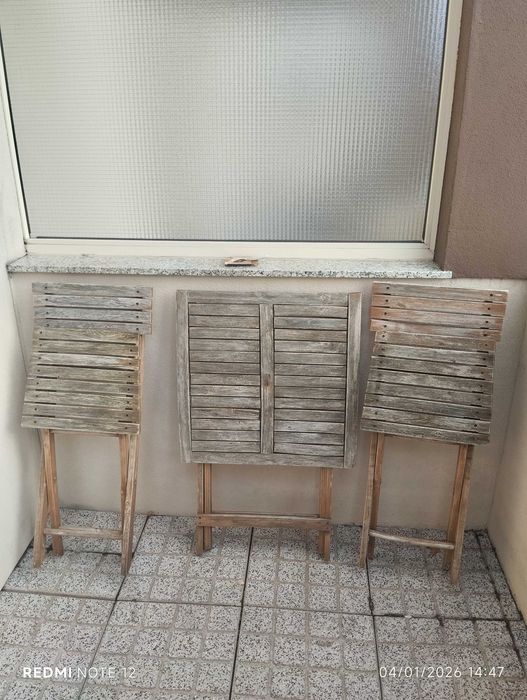 Mesa Madeira com duas cadeiras