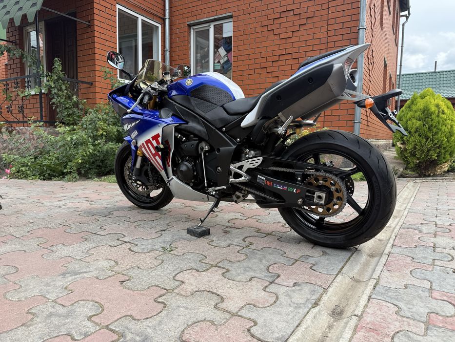 Мотоцикл Yamaha YZF R1 crossplane розмитнений