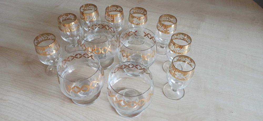 Рюмки та бокали з позолотою