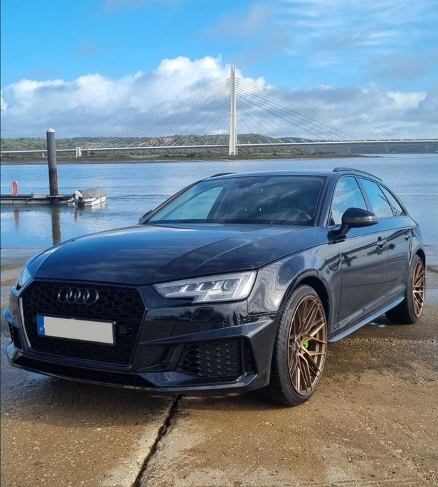 Audi A4 B9 com look completo RS4