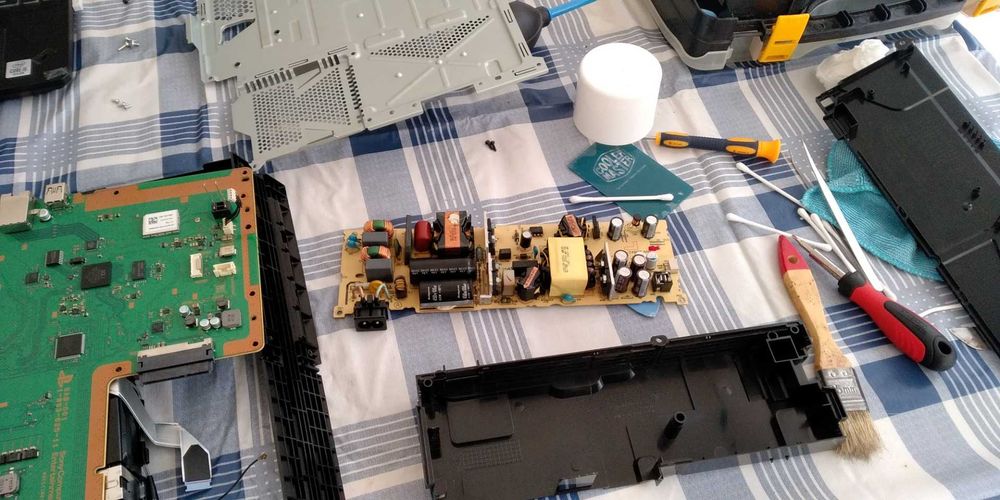 Manutenção Configuração e Reparação de Computadores e Consolas PS4/PS5