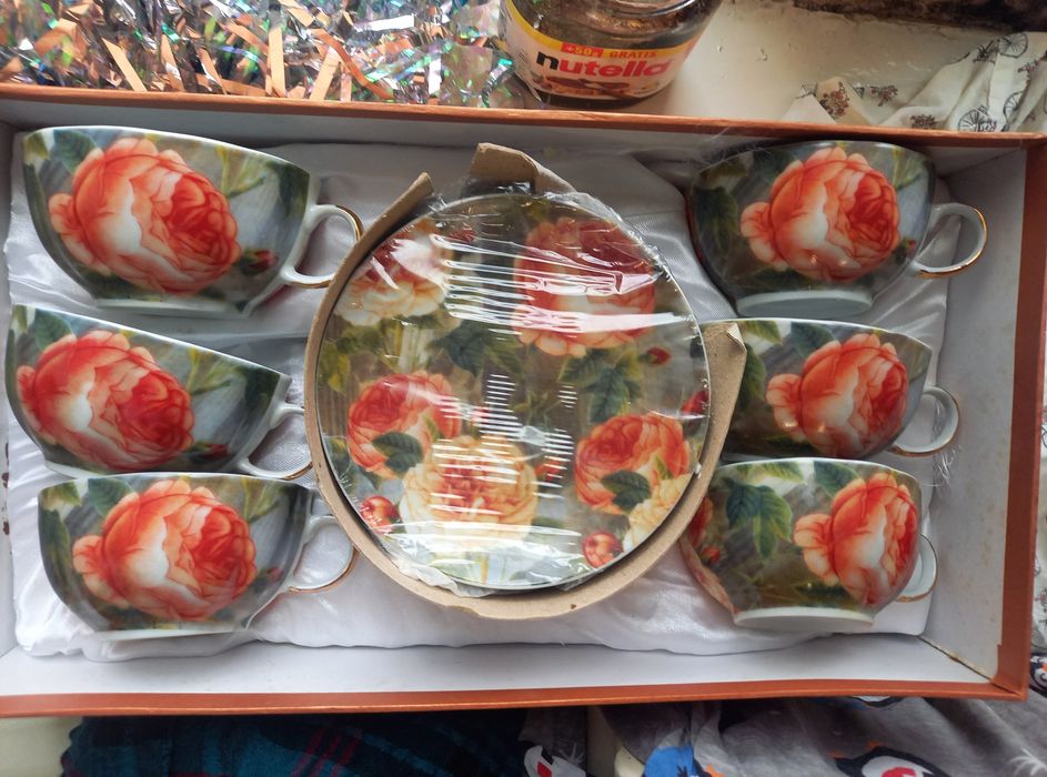 Фарфоровый чайный сервиз на 6 персон