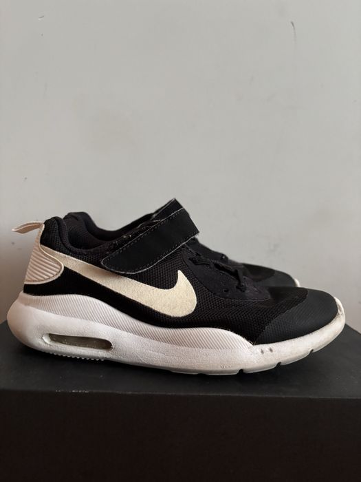 Легкі кросівки Nike