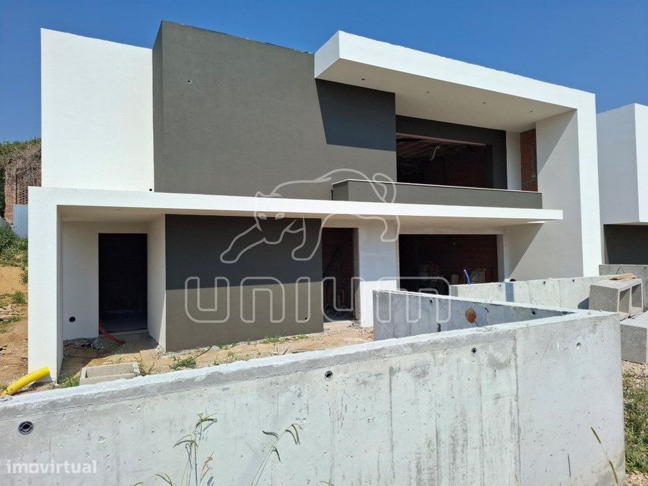 Moradia Geminada T3 com jardim