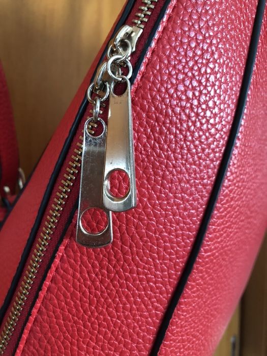 Mochila cor de cereja