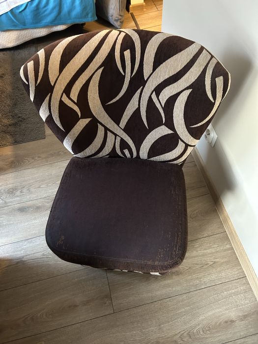 Fotel z kółkami w dwóch kolorach 1/2