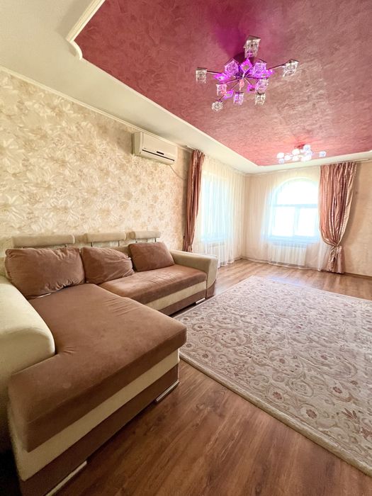 Продаж будинку з магазином на 1 поверсі!