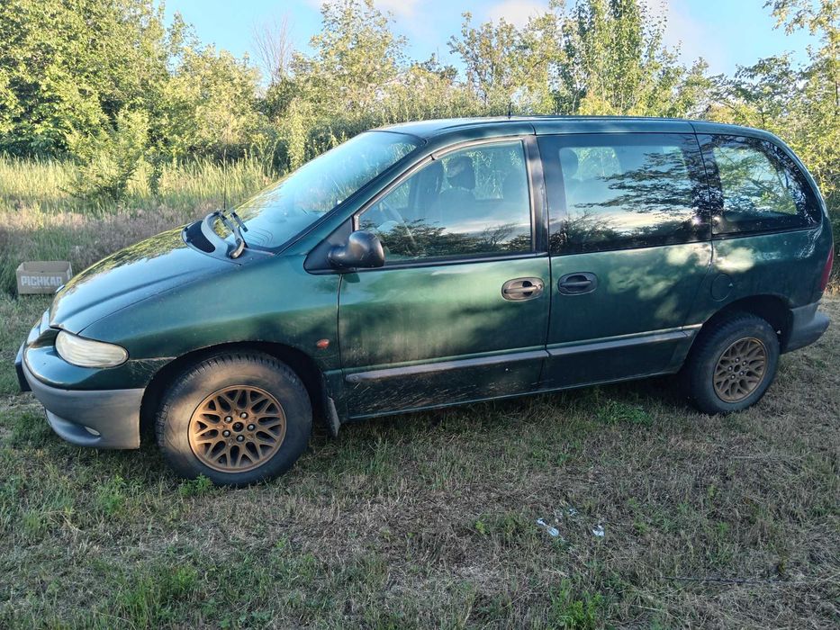 Мінівен Крайслер Вояджер