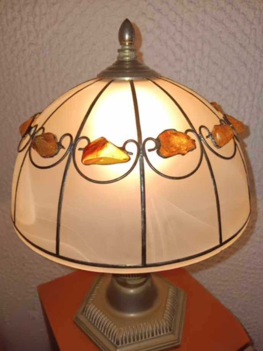 Lampka na pięknej cynowej podstawce
