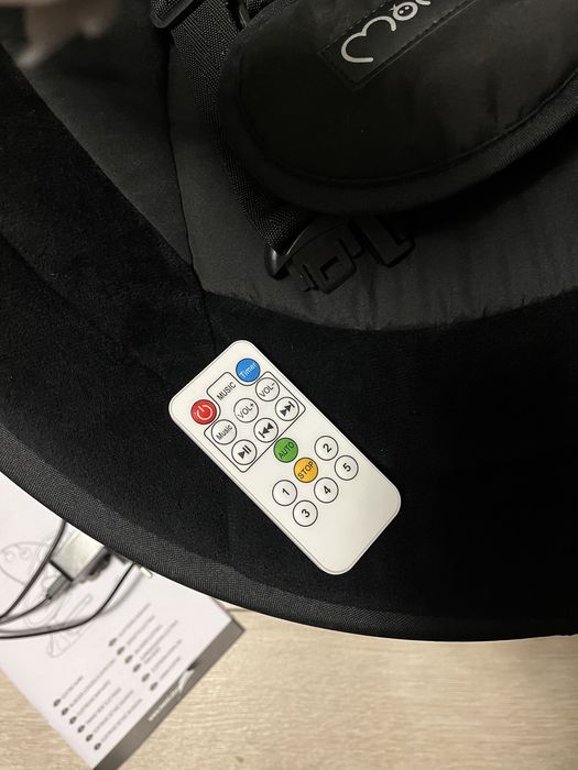 Новий Заколисуючий центр MoMi Kenani Onyx