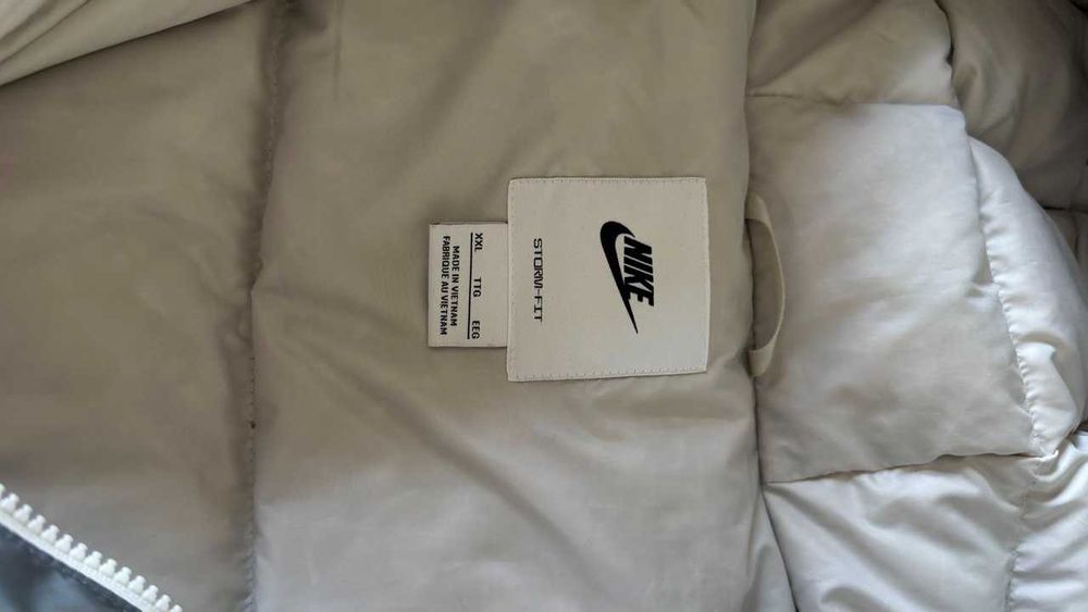 Куртка чоловіча NIKE