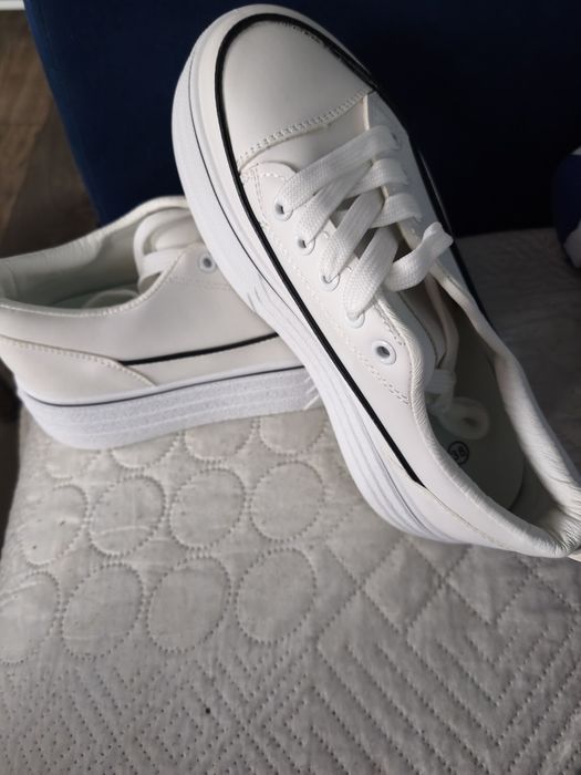 Sneakersy gruba 5 cm podeszwa nowe bardzo wygodne darmowa dostawa
