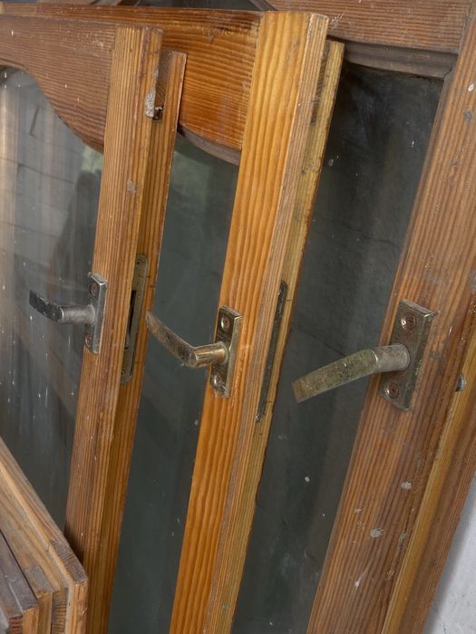 Продам лаковані деревʼяні вікна