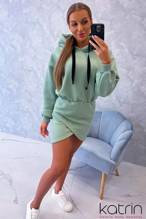 Sukienka ocieplana z kopertowym dołem kolory