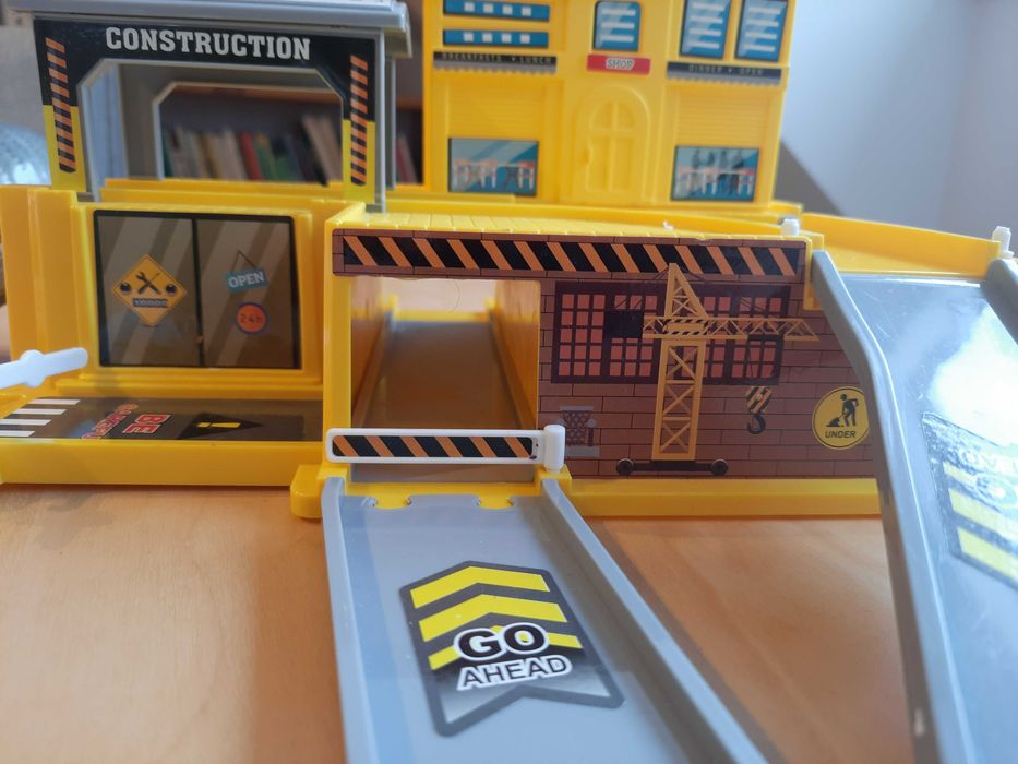 Garaż - parking dla małych autek, stan dobry