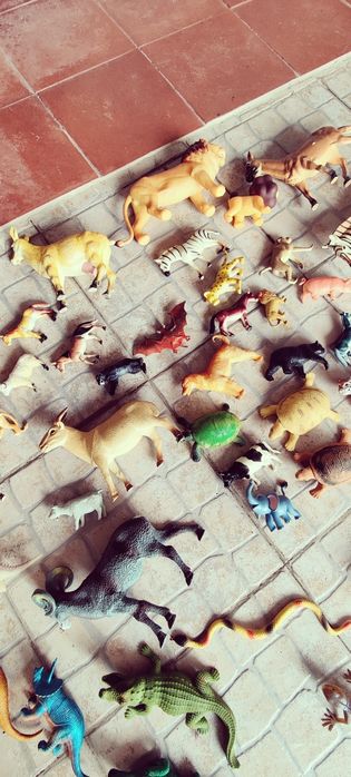 Vendo 52 bonecos, só o conjunto.