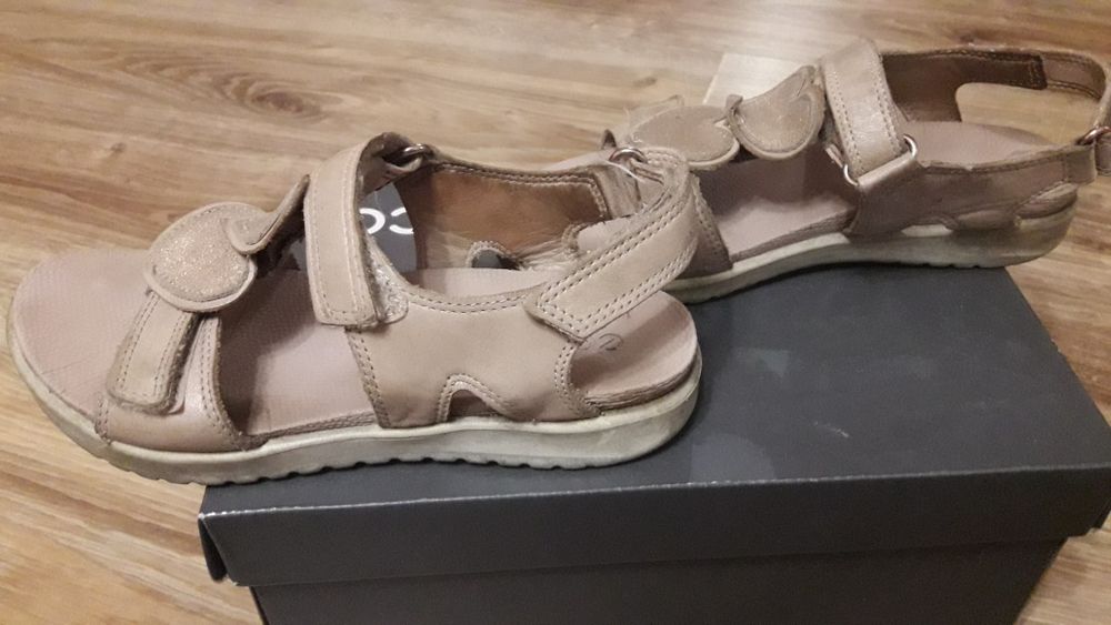 Сандалі, босоніжки для дівчинки Ecco р 32.
