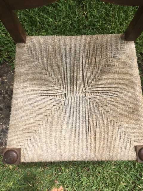 Cadeira com assento corda