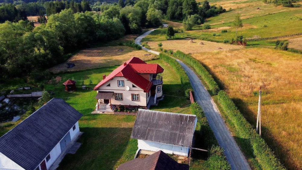 Продається будинок з ділянкою і меблями