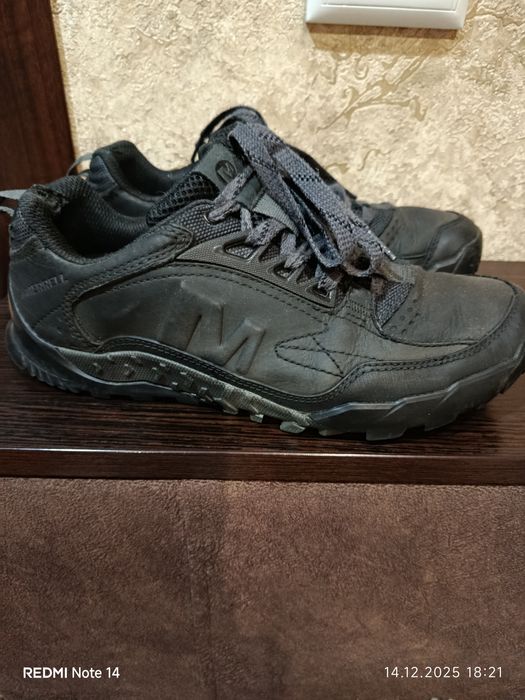 Продам кроссівки чоловічі,р.41-42,