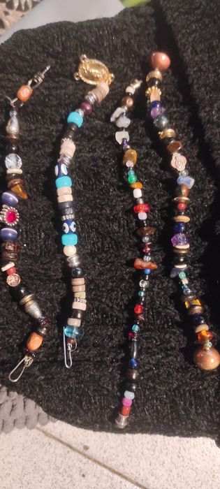 Pulseiras com pedras semi preciosas e outras