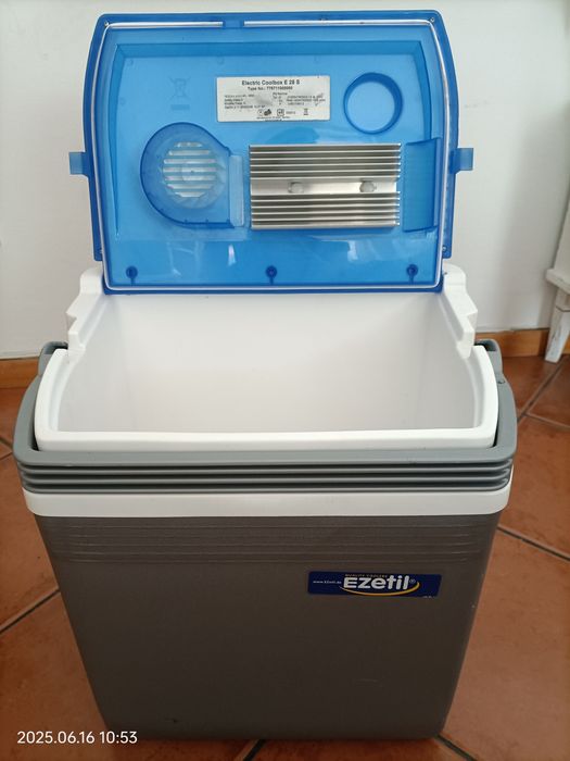 Vendo geladeira com ligação ao isqueiro do carro