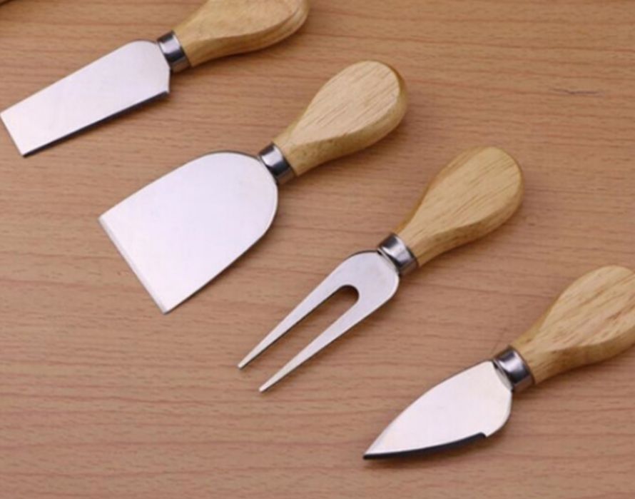 Conjunto de 4 Peças para Queijos com Estojo, Novo