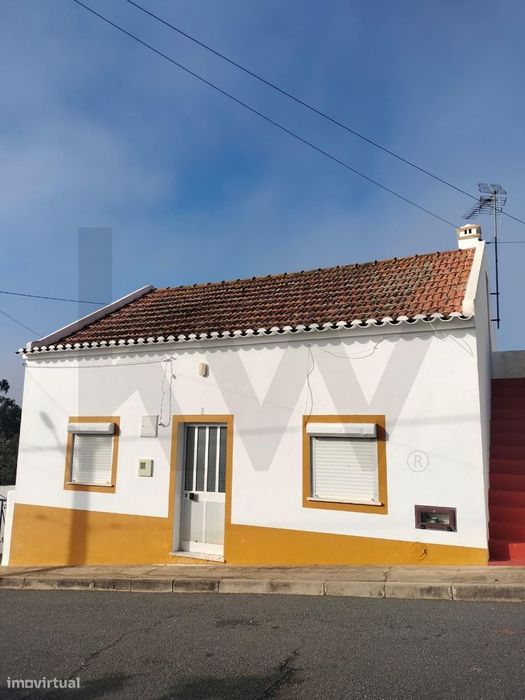 Moradia T2 com Quintal e Potencial de Expansão – Vale de Pegas, Odemir