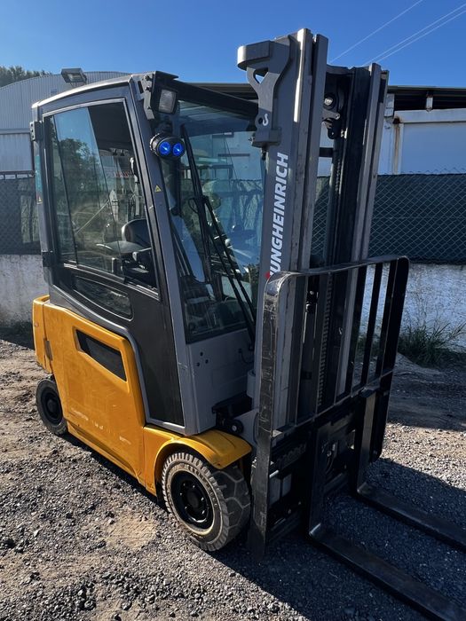 "Máquina " Empilhador Elétrico jungheinrich