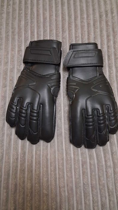 Футбоьні рукавиці