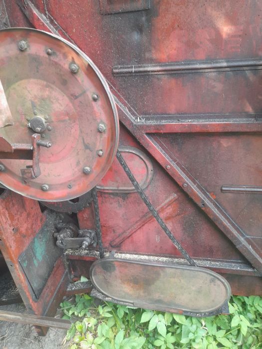 Продається комбайн Massey Ferguson на ходу,треба грохот. Колеса нові є