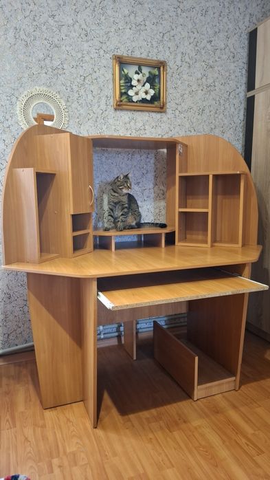 Продам комп'ютерний стіл