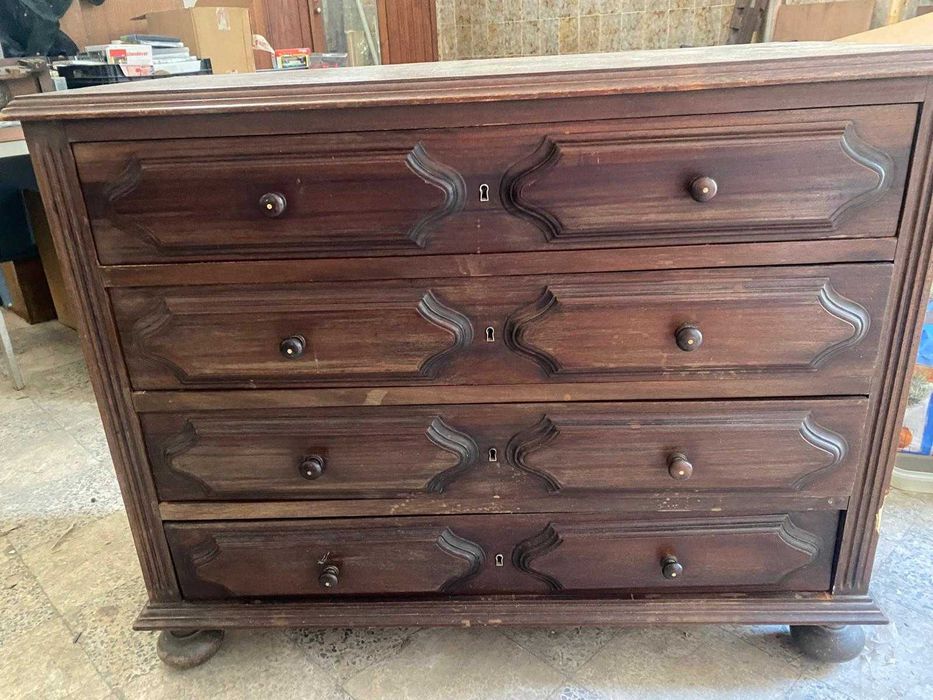 Cômoda de quarto com gavetas