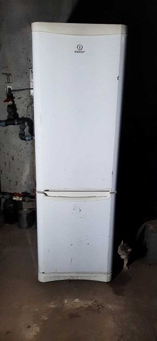 Продам холодильник индезит